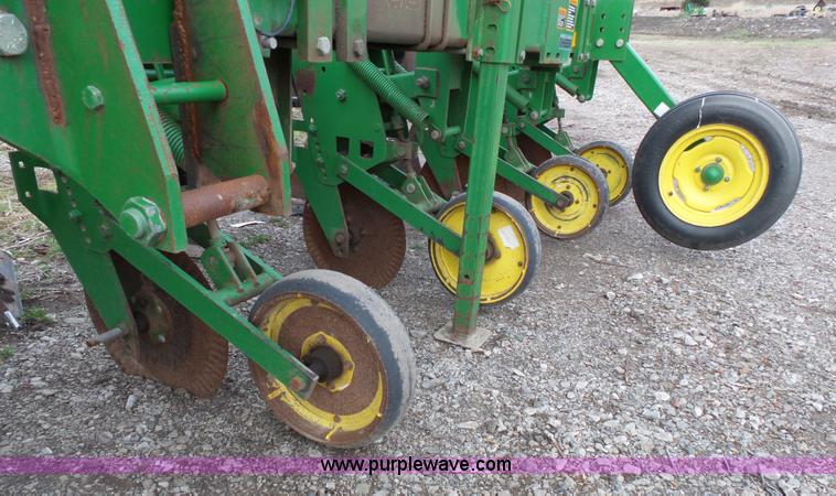 image for item L3739 John Deere 886 field cultivator