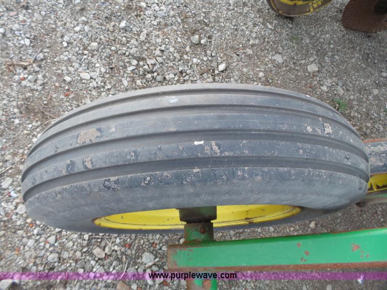 image for item L3739 John Deere 886 field cultivator