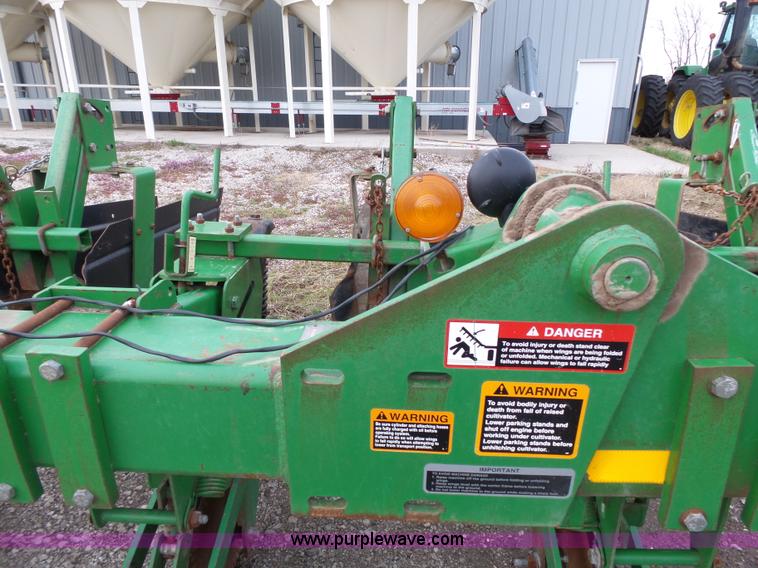 image for item L3739 John Deere 886 field cultivator