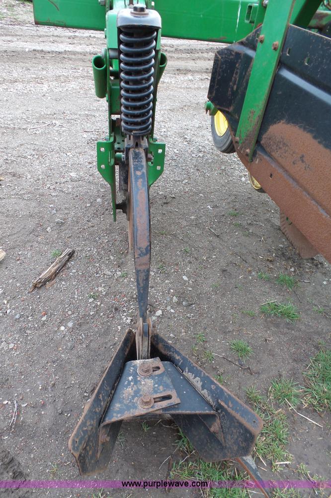image for item L3739 John Deere 886 field cultivator