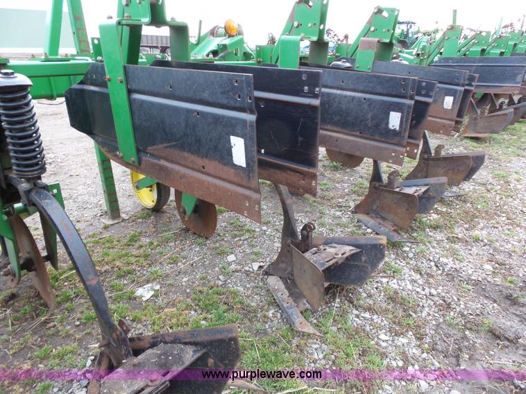 image for item L3739 John Deere 886 field cultivator