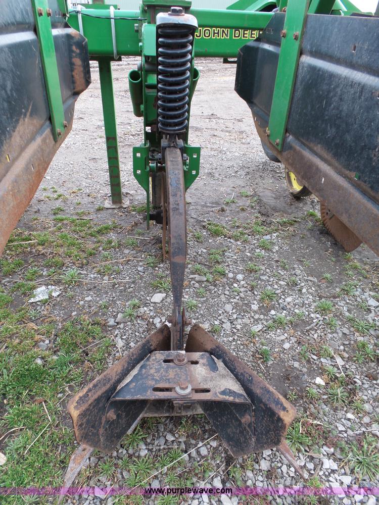 image for item L3739 John Deere 886 field cultivator