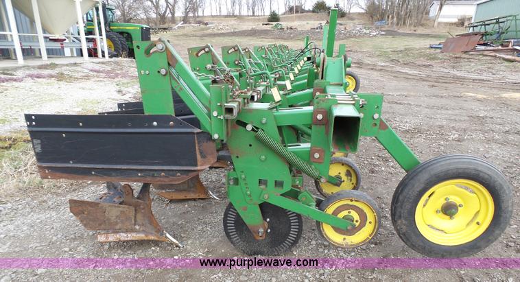 image for item L3740 John Deere 886 row cultivator