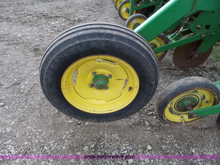 image for item L3740 John Deere 886 row cultivator