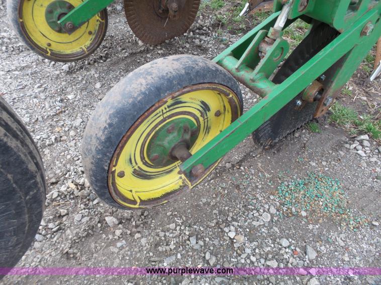 image for item L3740 John Deere 886 row cultivator