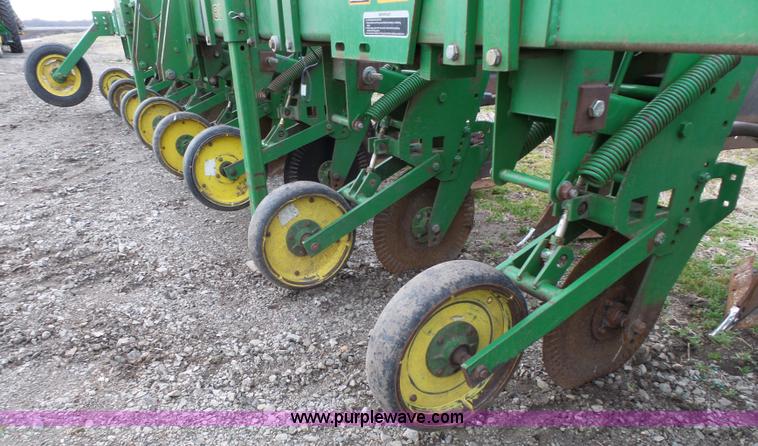 image for item L3740 John Deere 886 row cultivator