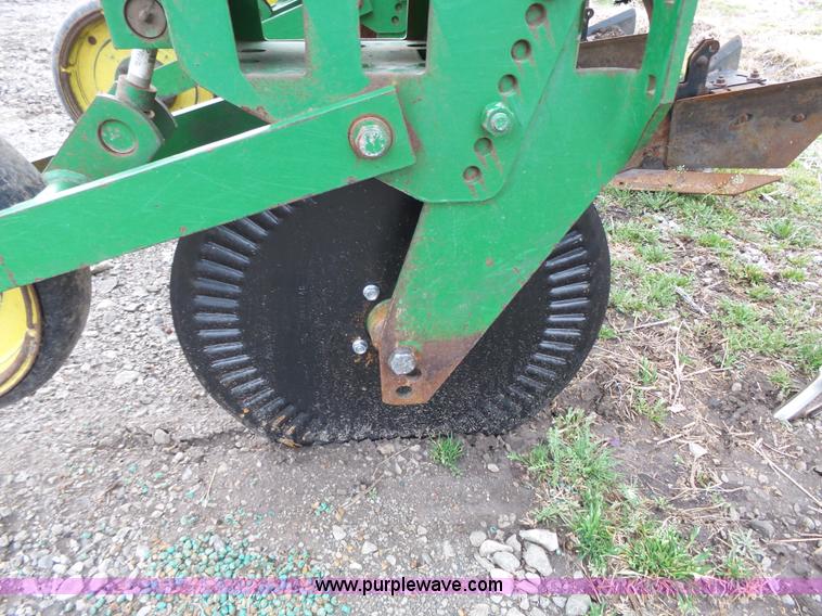 image for item L3740 John Deere 886 row cultivator