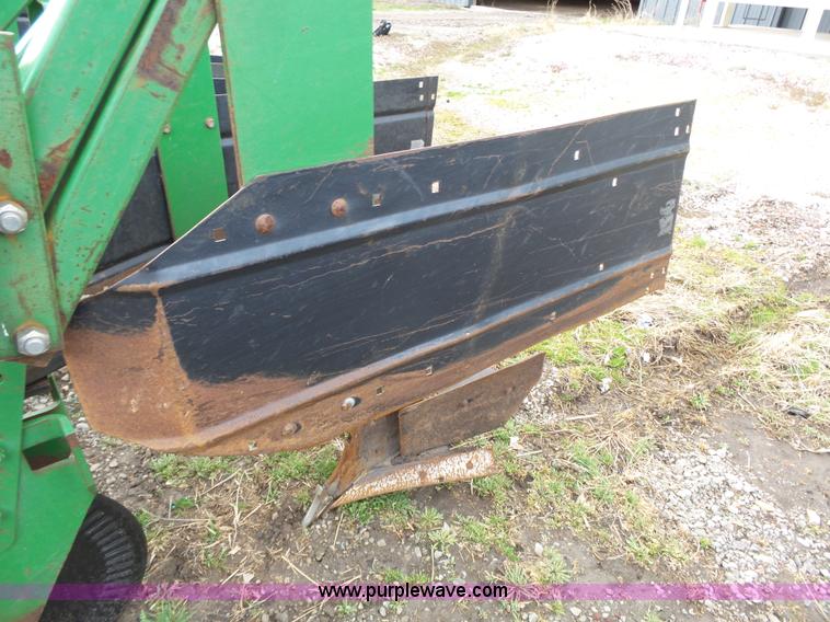image for item L3740 John Deere 886 row cultivator