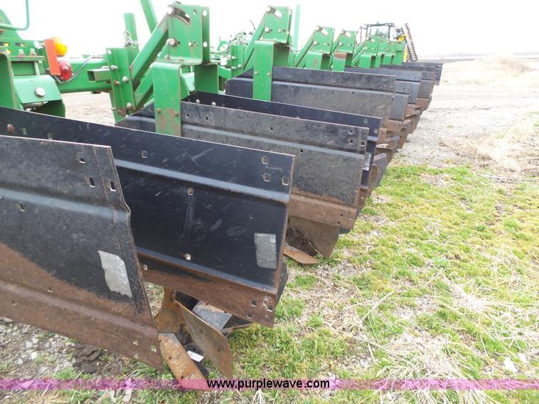 image for item L3740 John Deere 886 row cultivator