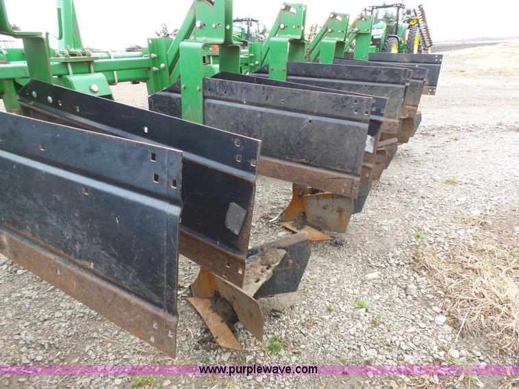 image for item L3740 John Deere 886 row cultivator