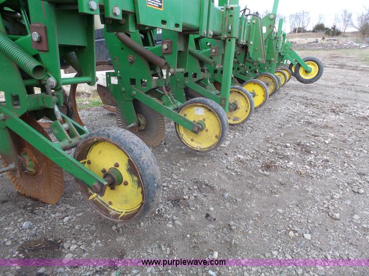 image for item L3740 John Deere 886 row cultivator