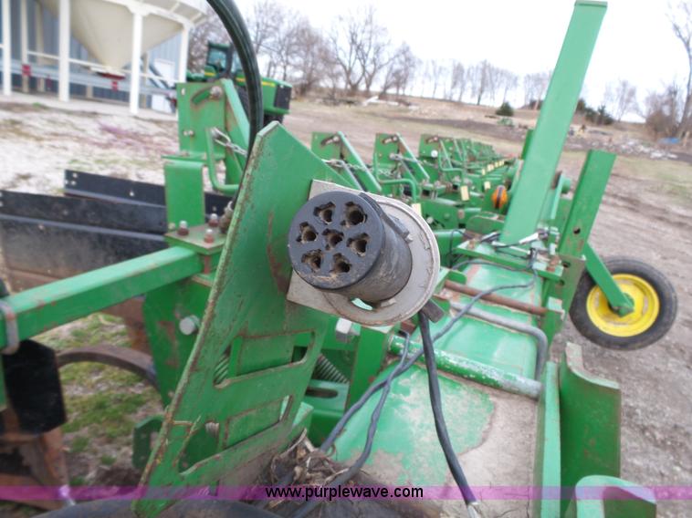 image for item L3740 John Deere 886 row cultivator