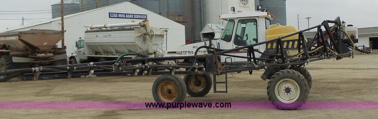 image for item L4246 1998 SpraCoupe 3440 self-propelled sprayer