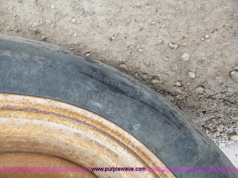 image for item L4246 1998 SpraCoupe 3440 self-propelled sprayer