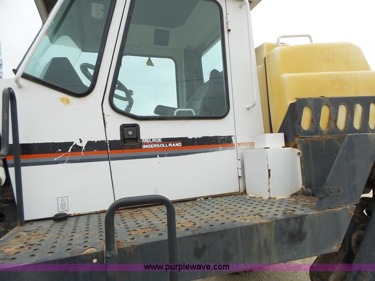 image for item L4246 1998 SpraCoupe 3440 self-propelled sprayer