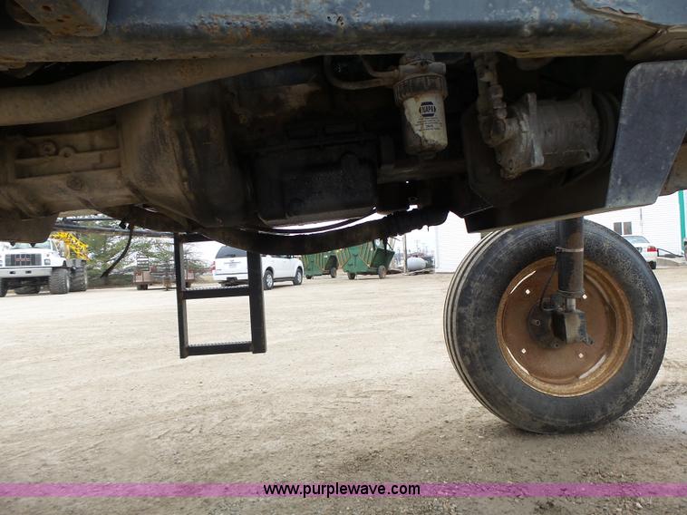 image for item L4246 1998 SpraCoupe 3440 self-propelled sprayer