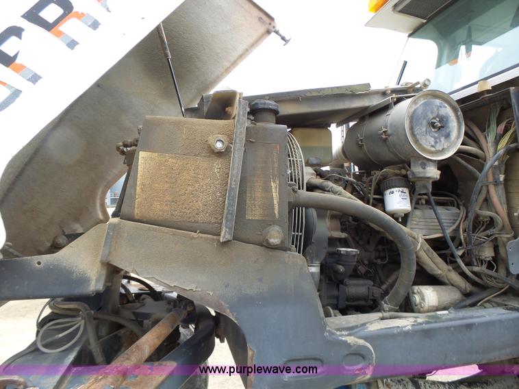 image for item L4246 1998 SpraCoupe 3440 self-propelled sprayer