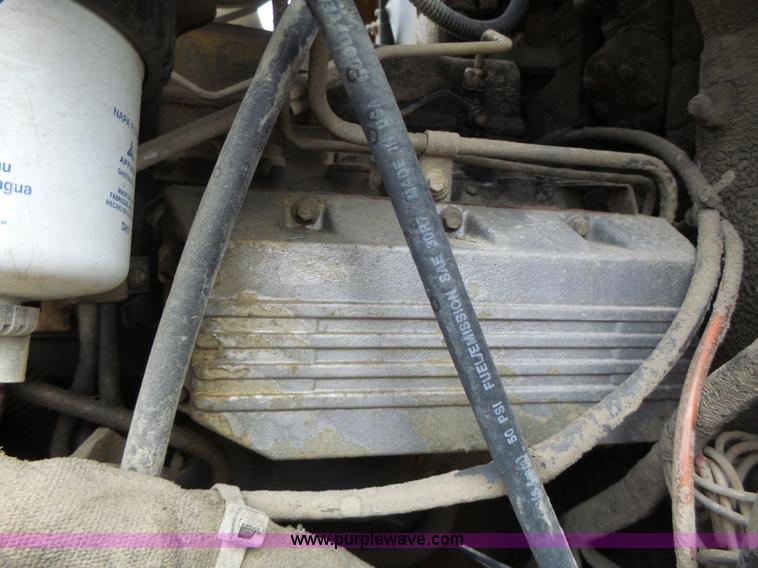 image for item L4246 1998 SpraCoupe 3440 self-propelled sprayer