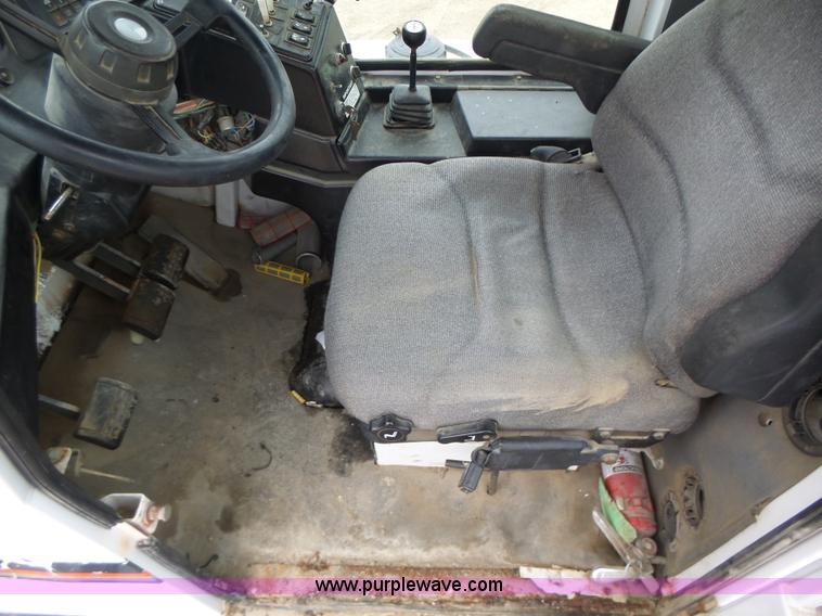 image for item L4246 1998 SpraCoupe 3440 self-propelled sprayer