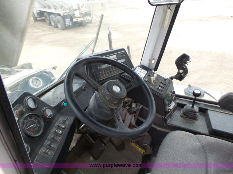 image for item L4246 1998 SpraCoupe 3440 self-propelled sprayer