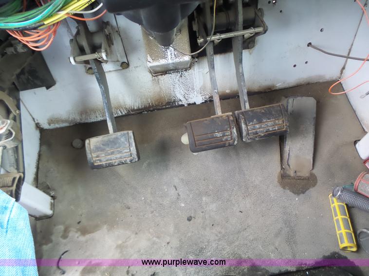 image for item L4246 1998 SpraCoupe 3440 self-propelled sprayer