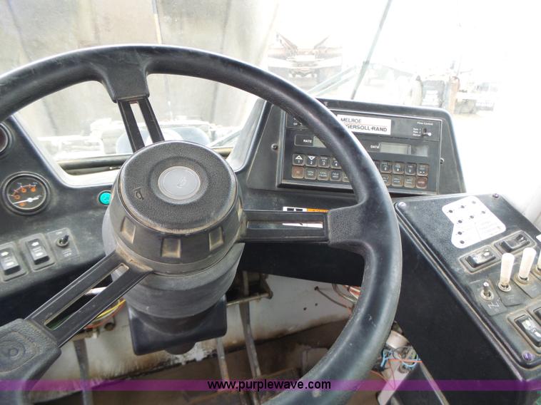 image for item L4246 1998 SpraCoupe 3440 self-propelled sprayer