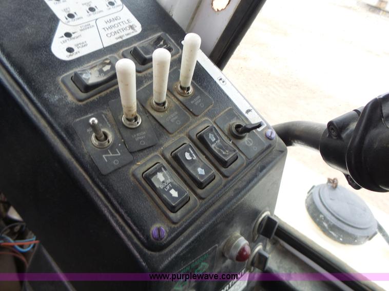 image for item L4246 1998 SpraCoupe 3440 self-propelled sprayer