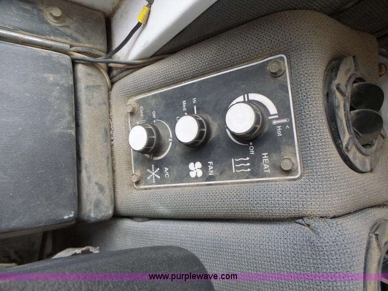 image for item L4246 1998 SpraCoupe 3440 self-propelled sprayer