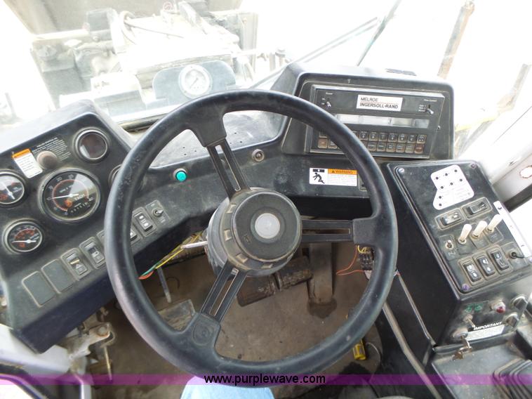 image for item L4246 1998 SpraCoupe 3440 self-propelled sprayer