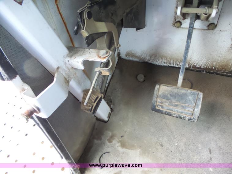 image for item L4246 1998 SpraCoupe 3440 self-propelled sprayer