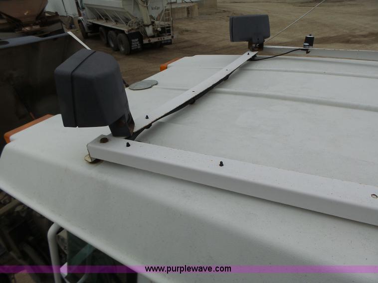 image for item L4246 1998 SpraCoupe 3440 self-propelled sprayer