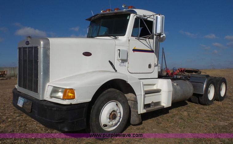 image for item L4773 1988 Peterbilt 377 semi truck