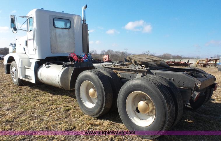 image for item L4773 1988 Peterbilt 377 semi truck