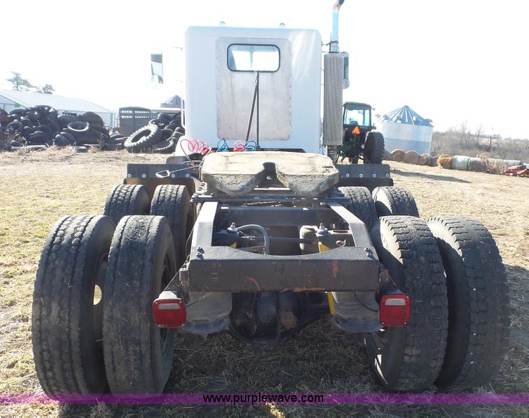 image for item L4773 1988 Peterbilt 377 semi truck