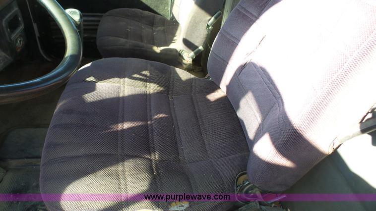 image for item L4773 1988 Peterbilt 377 semi truck