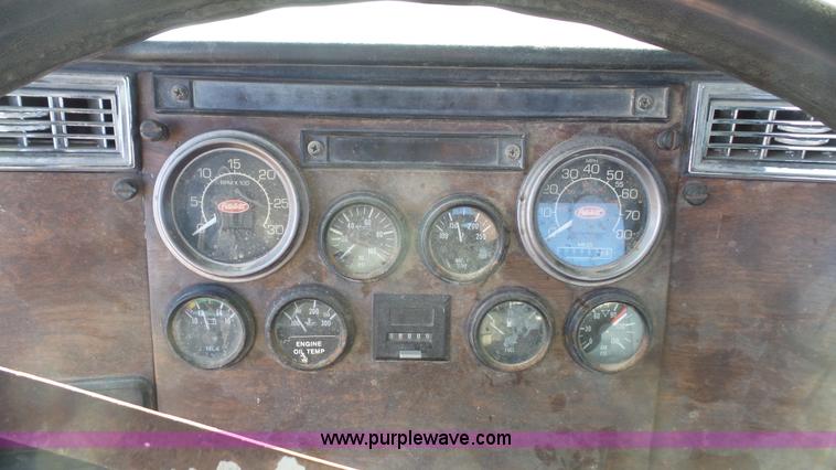 image for item L4773 1988 Peterbilt 377 semi truck