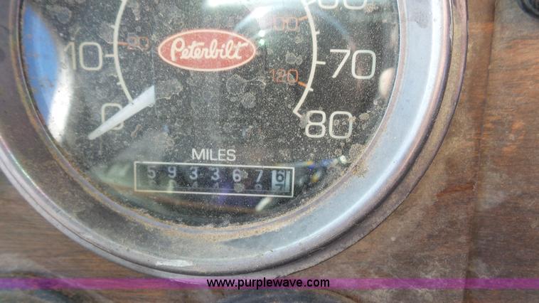 image for item L4773 1988 Peterbilt 377 semi truck