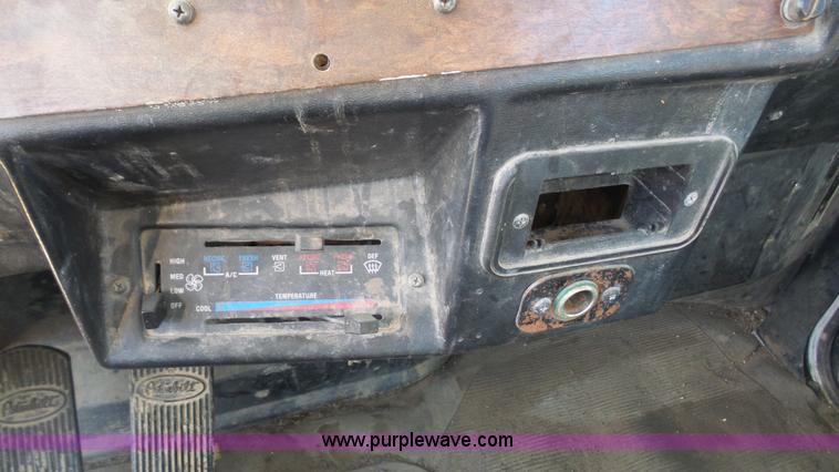 image for item L4773 1988 Peterbilt 377 semi truck