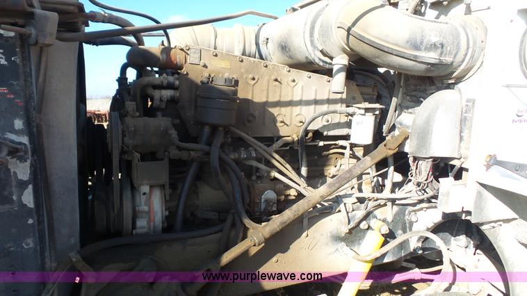 image for item L4773 1988 Peterbilt 377 semi truck