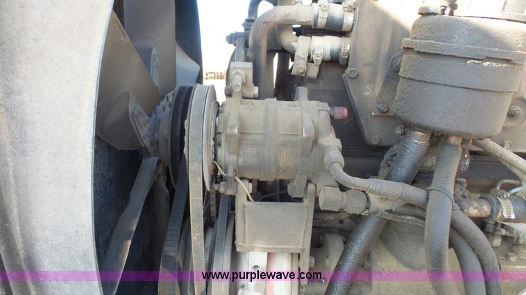 image for item L4773 1988 Peterbilt 377 semi truck