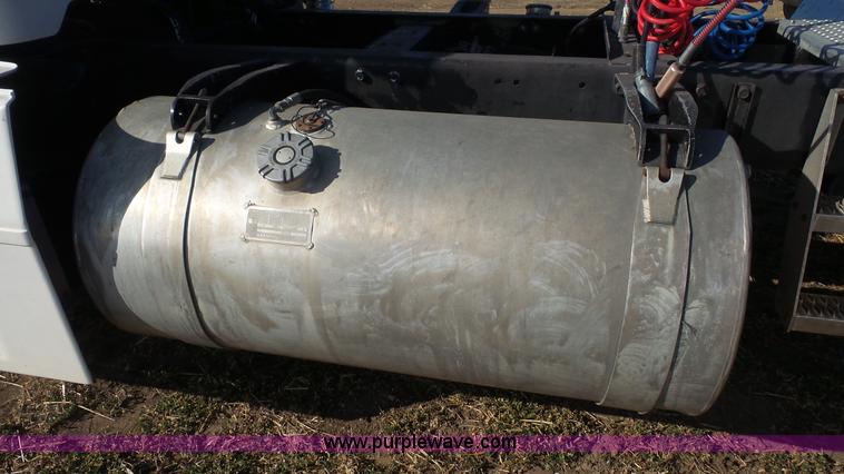 image for item L4773 1988 Peterbilt 377 semi truck