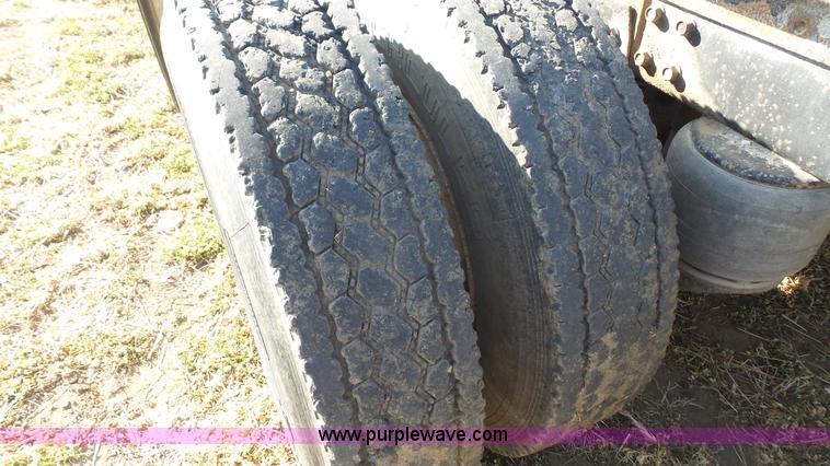 image for item L4773 1988 Peterbilt 377 semi truck