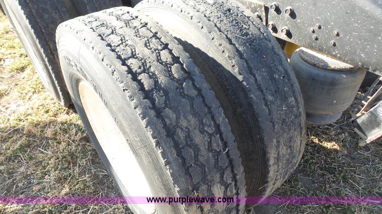 image for item L4773 1988 Peterbilt 377 semi truck