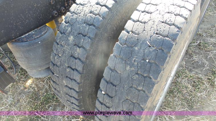 image for item L4773 1988 Peterbilt 377 semi truck