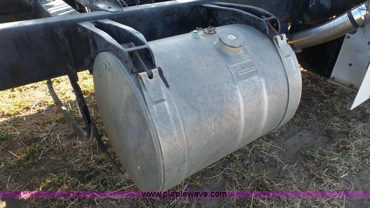 image for item L4773 1988 Peterbilt 377 semi truck