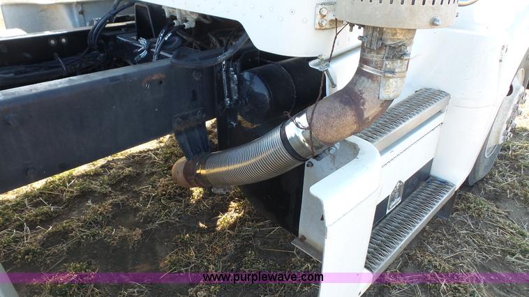 image for item L4773 1988 Peterbilt 377 semi truck