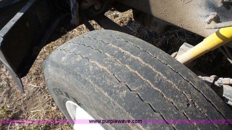 image for item L4773 1988 Peterbilt 377 semi truck