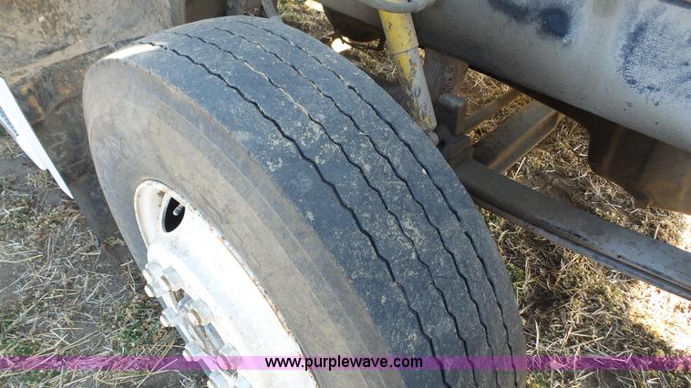 image for item L4773 1988 Peterbilt 377 semi truck