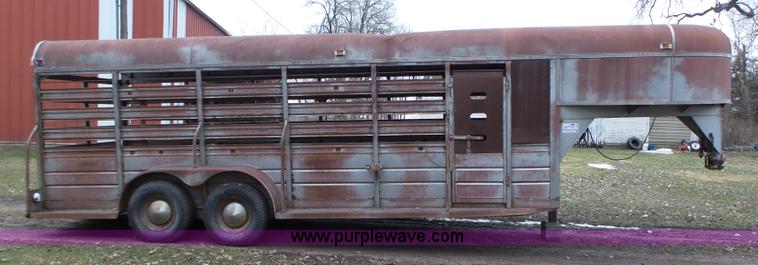 image for item L5582 1980 WW livestock trailer