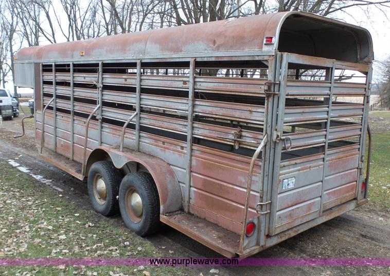 image for item L5582 1980 WW livestock trailer